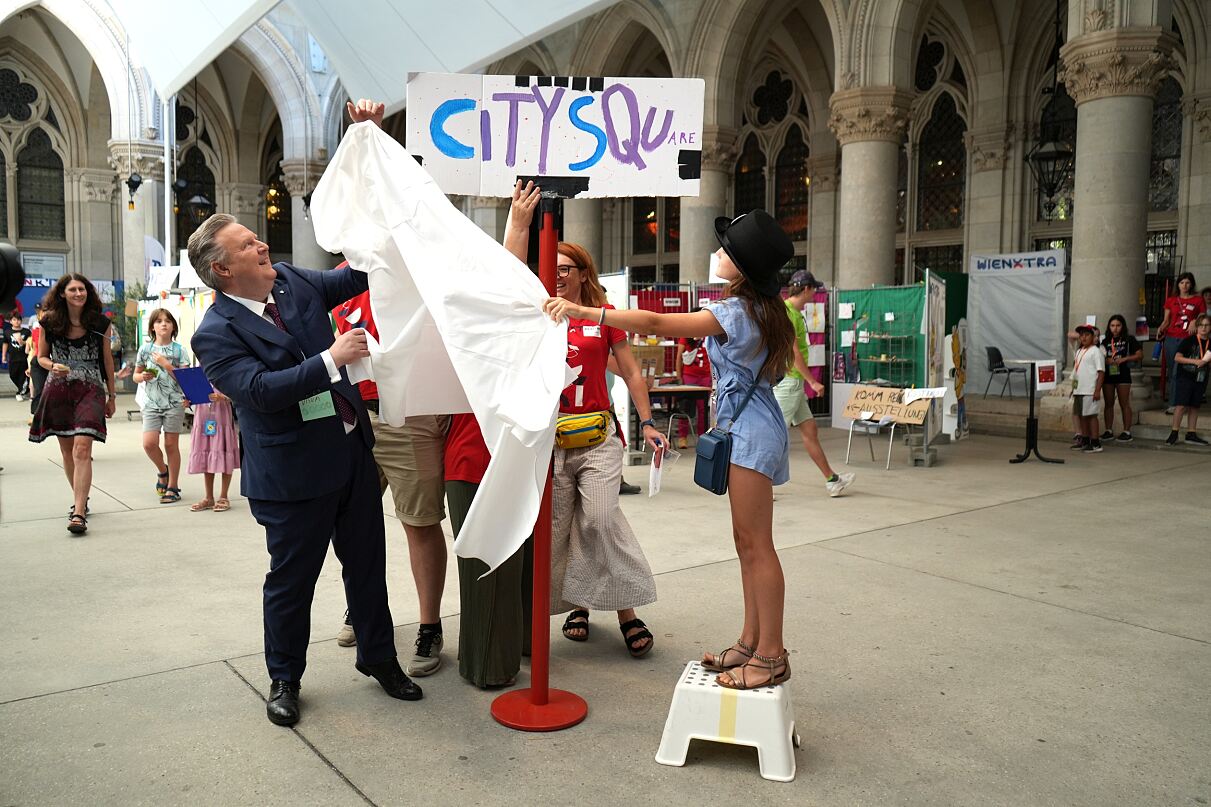 (c) WIENXTRAVenus Magoo