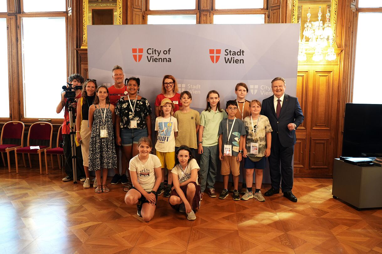 (c) WIENXTRAVenus Magoo