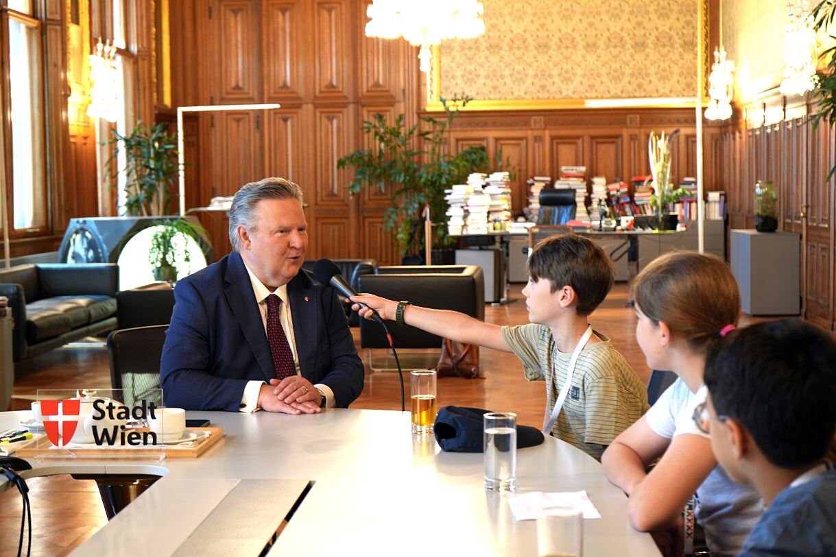 (c) WIENXTRAVenus Magoo